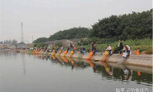 天气冷钓鲤鱼找多深水位_天气冷鱼塘钓鲤鱼